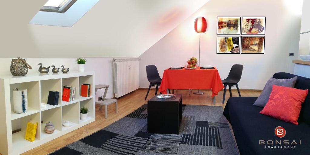 Bonsai Apartment room 2